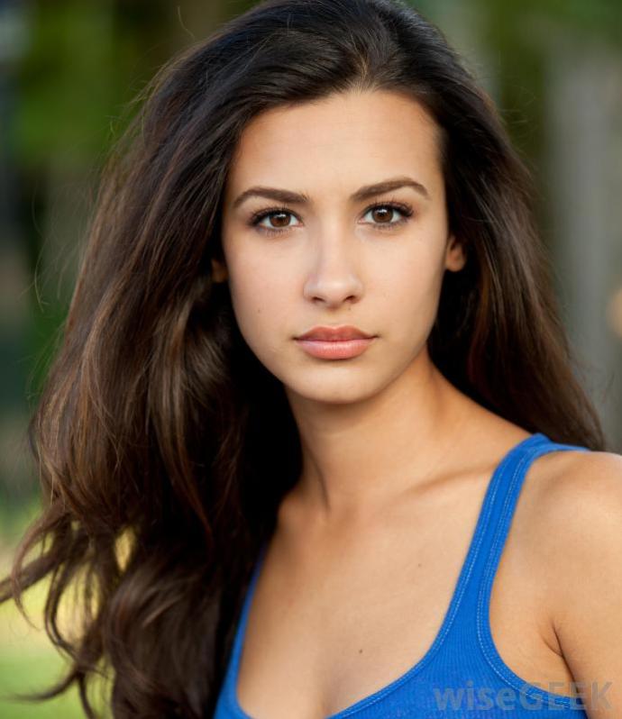 In aspects of appearance, who are you more attracted to: a tanned girl or a pale girl?