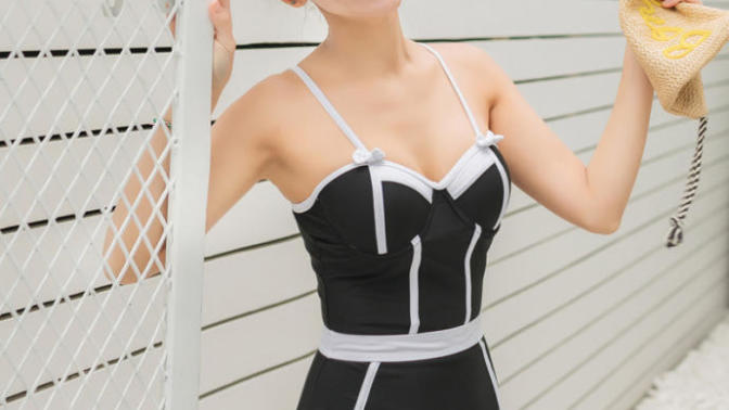 Guys, Small boobs: deal breaker?