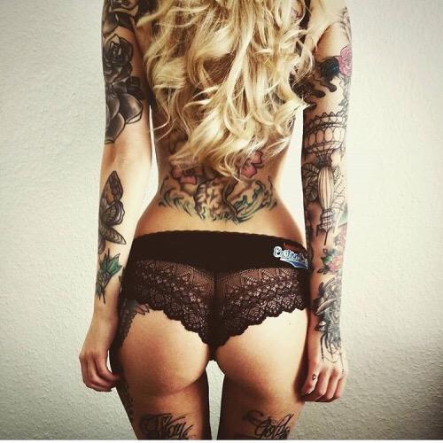 Do you think this woman is beautiful? What do you think the first time you see it?
