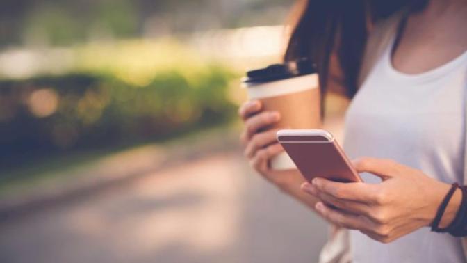 Is it possible to develop feelings for someone through text messages?
