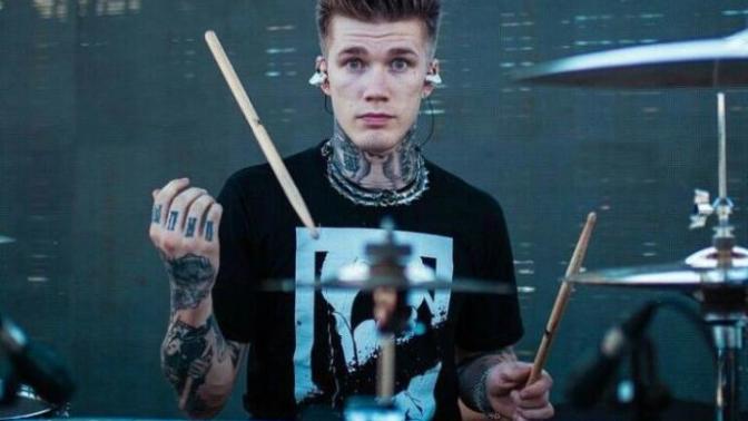 Does anyone else find guys who are musicians sexy?