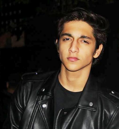 Girls, Rate this guy on a scale of 1-10?