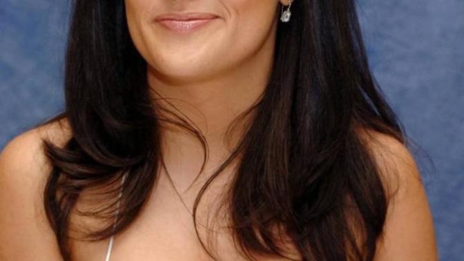 I'm I the only Mexican man or man in general that finds Salma Hayek overrated in the physical appearance department?