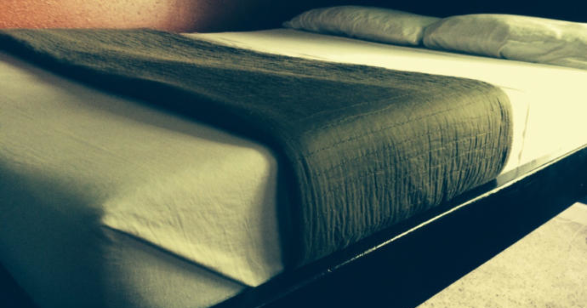 Do you sleep with your sheets Tucked In or Untucked? GirlsAskGuys