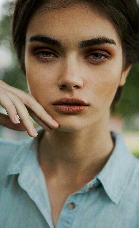 would you say almond shaped eyes look tired??