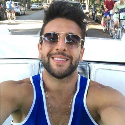 Girls, Do girls think Nick Bateman is hot?