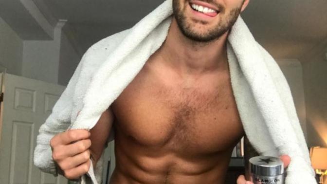 Girls, Do girls think Nick Bateman is hot?