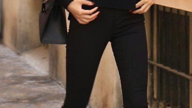 What is your favourite type of clothes on a woman “casual”?
