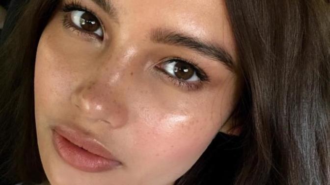 How to put on foundation for a smooth/dewy look?