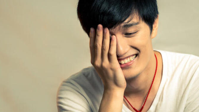 Do guys blush or their ears get red when they like a girl?