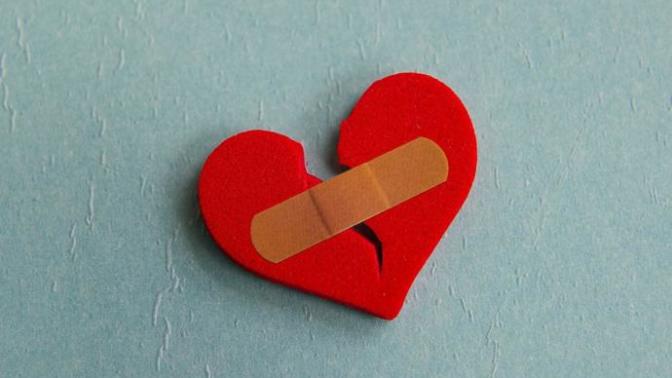 What is a "pause" in relationship? Does it mean break up?