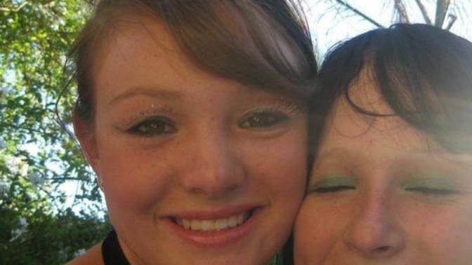 Am I hot/pretty?
And how old do you think I look?
I'm the one with brown hair
Would you kiss me?
?