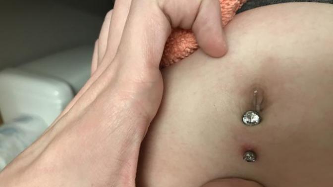 Week 4 of my belly button piercing. Should I be concerned?