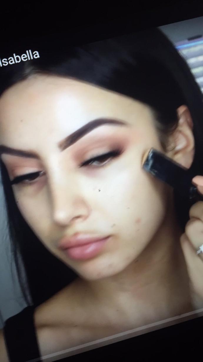 girls look better without foundation?