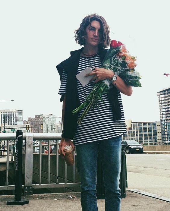 Paul Jason Klein from LANY is a total babe?