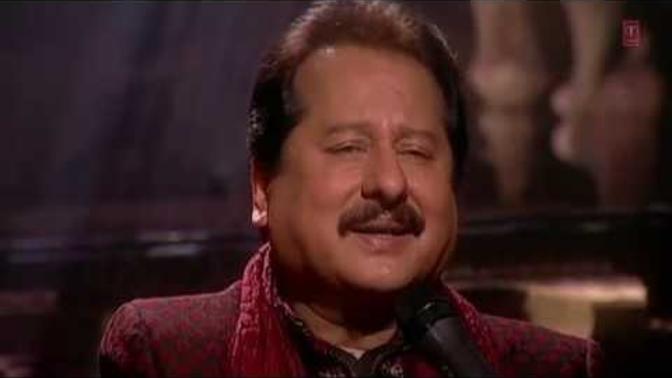 What is this ghazal about, “Niklo Na Benaqab Zamana Kharab Hai”?