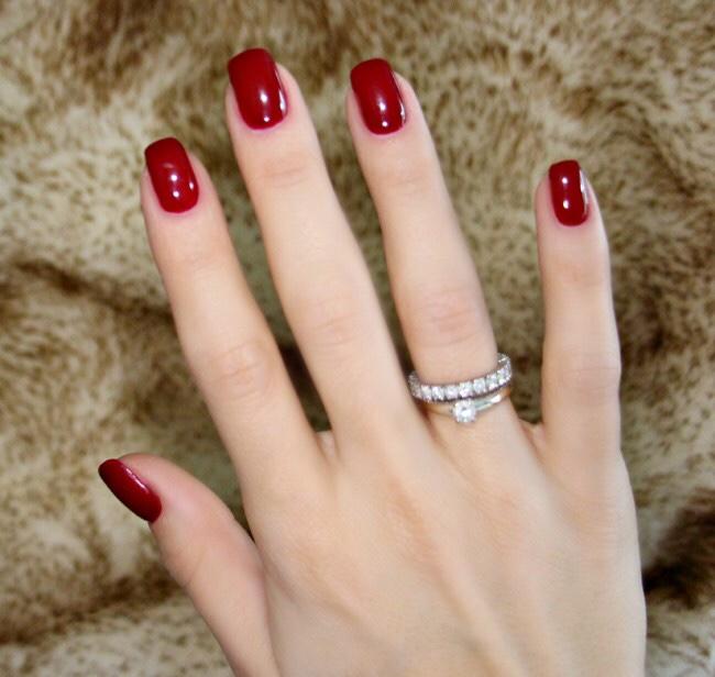DOES GUYS PREFER LONG OR SHORT NAILS??