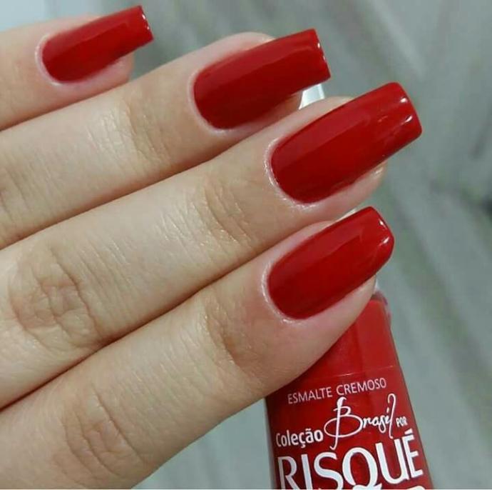 DOES GUYS PREFER LONG OR SHORT NAILS??