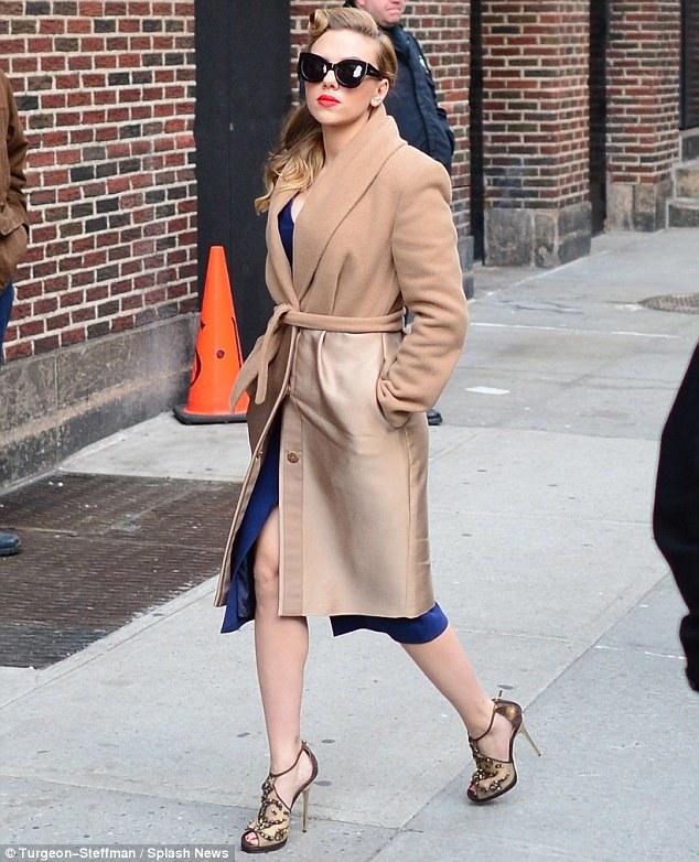 Can a guy wear girl's trench coat?