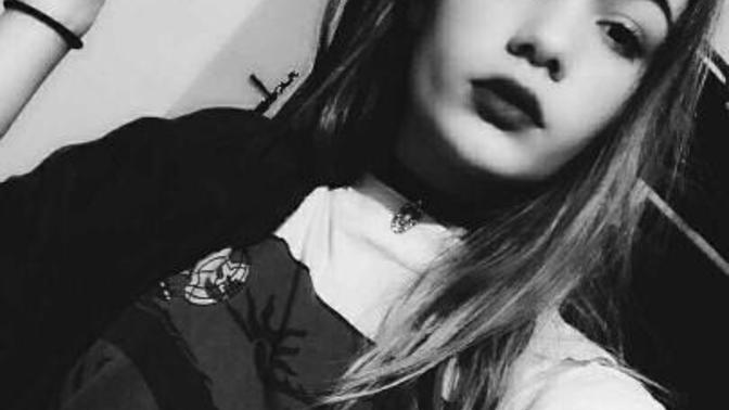 (Selfie) Wich black and white?