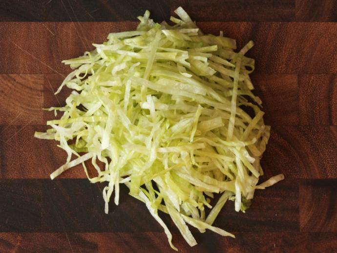 Do you like leaf lettuce or shredded lettuce on your burger?