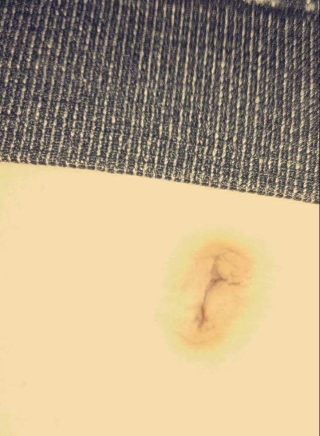 Call me a pleb, but a girl sent me a picture and then another of her but and stuff. What's the thing in this first picture, I honestly am not sure?