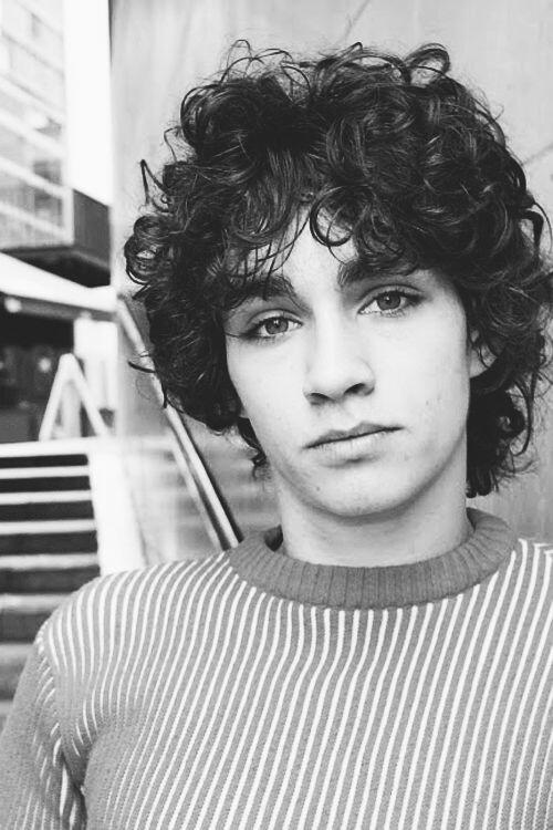 Straight vs Curly Hairstyles?