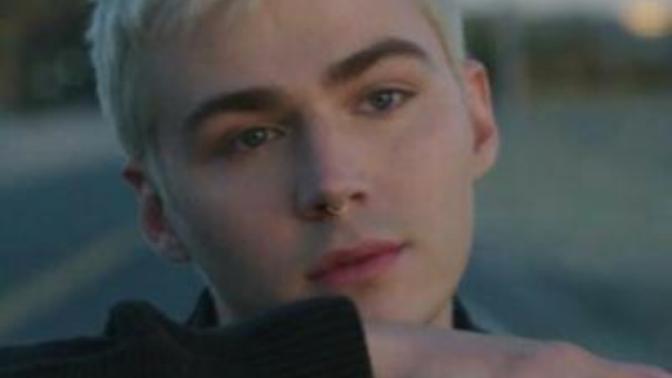 How GOOOORGEOUS are blonde men with nose/lip piercings?