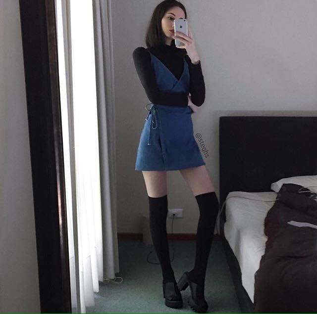 Guys, do you prefer skinny legs or normal legs?