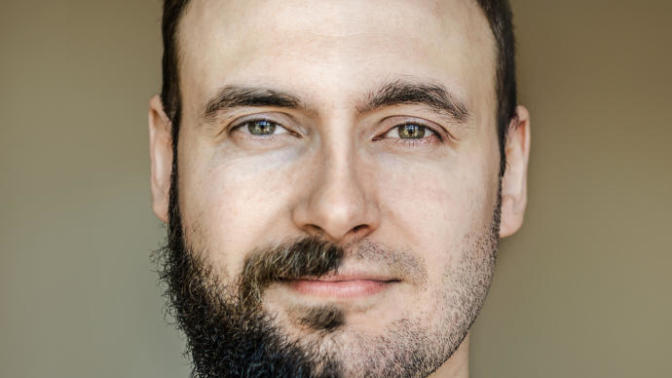 Do beard make a guy look younger or older? WHY?