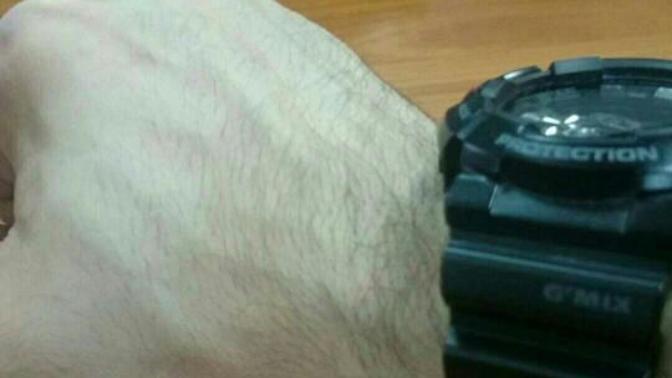Girls, do like hairy hand with viens?