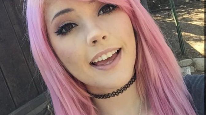 Why are girls with pink hair so sexy?
