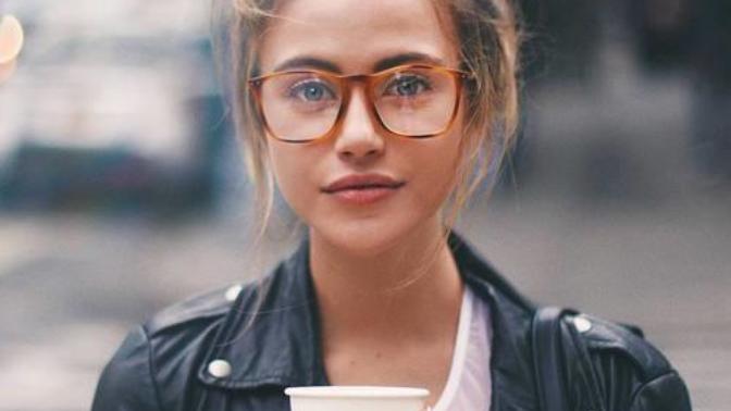 Guys, what determines whether a girl is “hot” or “cute”?