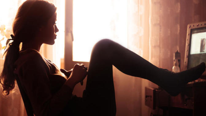 What are the pros and cons of dating a married man?