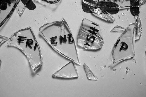 What are common reasons for friendships to fall apart?