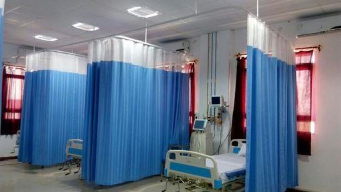Etiquette question: Should hospitals restrict the number of visitors to maintain a peaceful atmosphere?