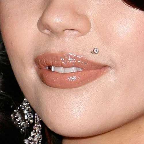 Do you think a monroe piercing looks good on girls??