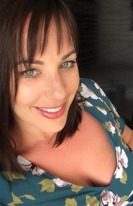 Do you think butter face women have the right to play hard to get in case a guy gets attracted to her?