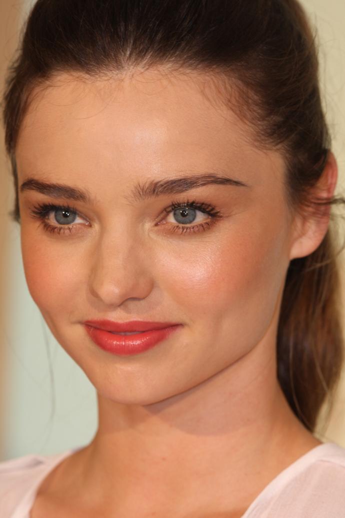 Guys, do you prefer round face shapes or long face shapes on women?