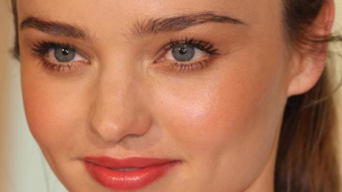 Guys, do you prefer round face shapes or long face shapes on women?