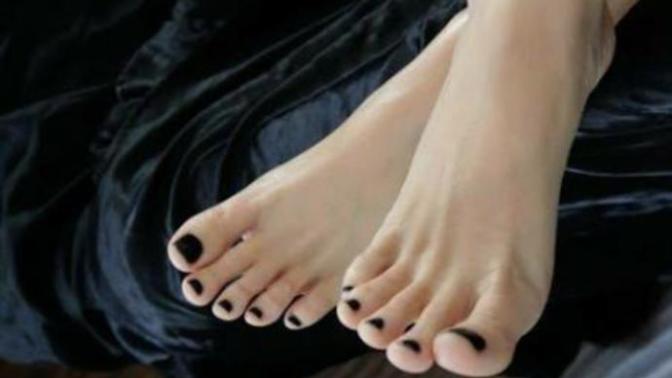 Guys, which nail color?