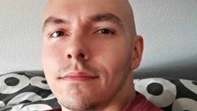 Rate my young bald look. Would you date a bald guy why / why not?