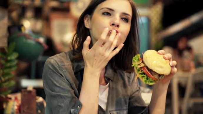 Do girls get horny after eating a big plate of food Do girls get horny after eating a big plate of food