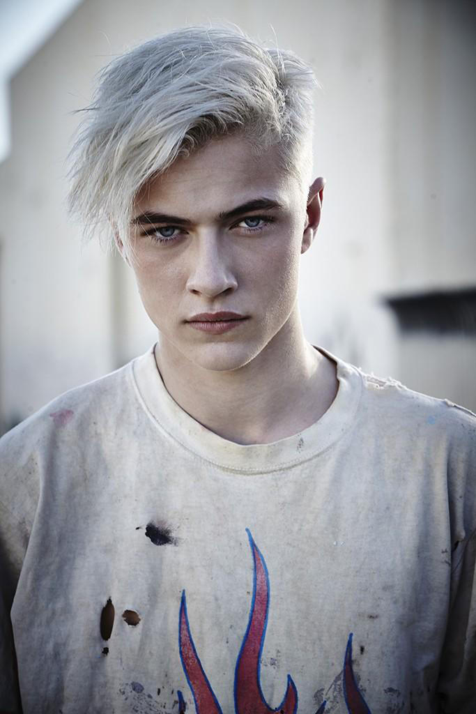 Girls/Guys, do you like white hair?