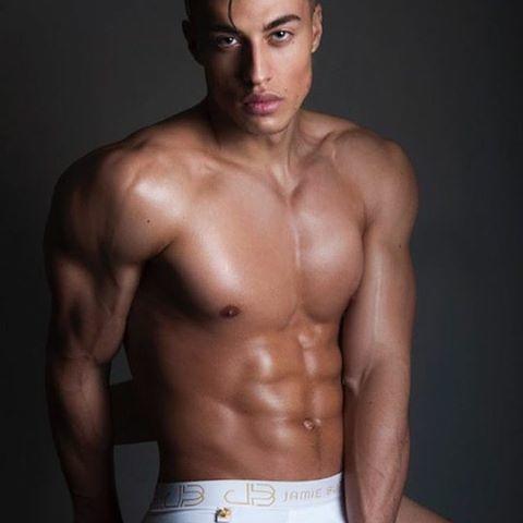 Does this guy only date big booty or big titts girls?