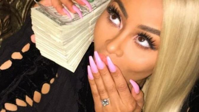 How to be a female boss and hustle for myself?