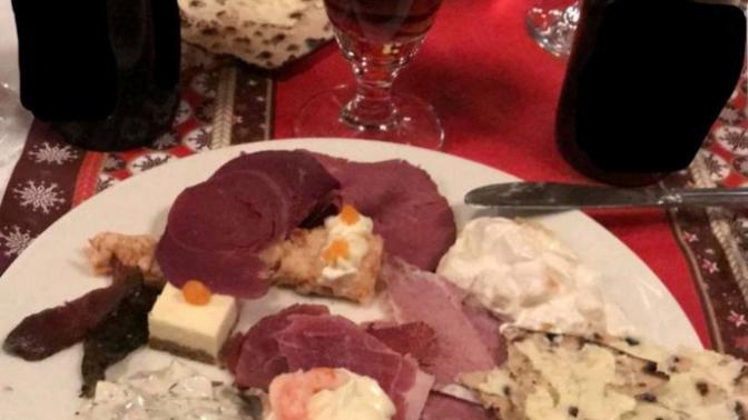 Can you guess which country this Christmas dinner is being eaten?
