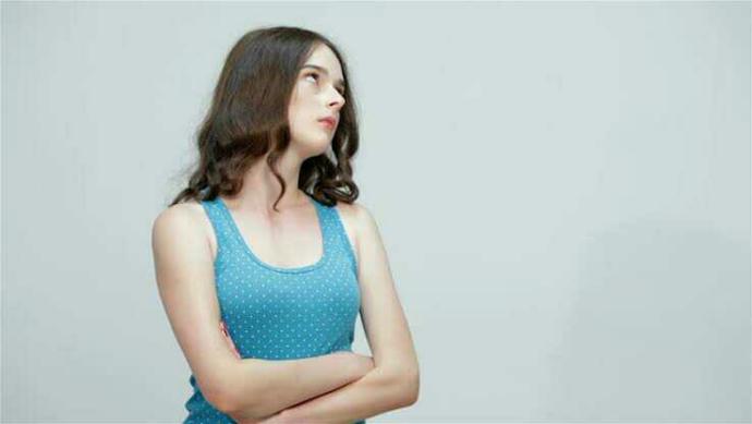 Do girl get annoyed when they don't find space in relationship?