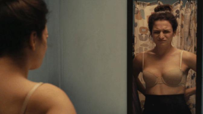 Girls, do you actually spend time before the mirror analyzing your body?