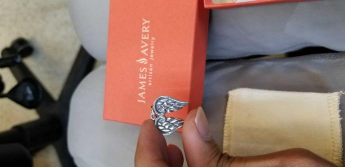So i got this gift for my crush as a Christmas present! I need opinions from girls. How is it??